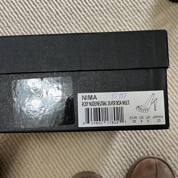 House of Harlow cream suede heels. Size 38 - Picture 8 of 8